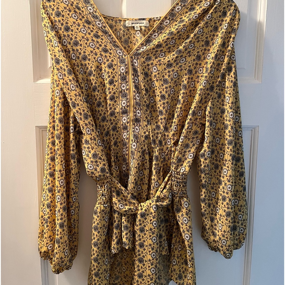 Women’s Max studios too, size small , peplum style with self tie belt